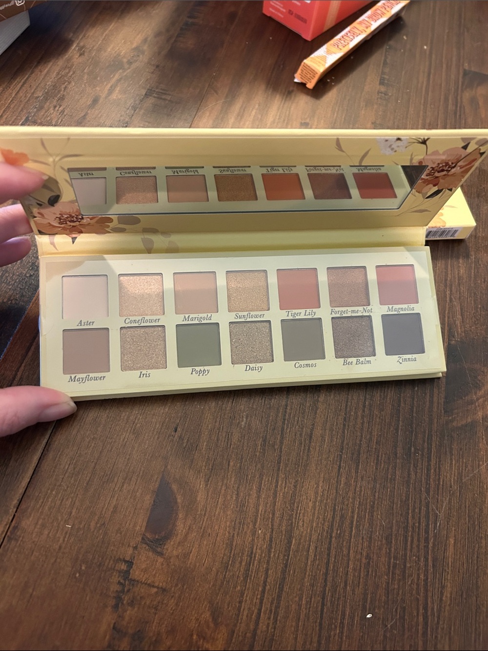 Laura Geller Neutral Pink & Peach Matte/Shimmer Eyeshadow Palette